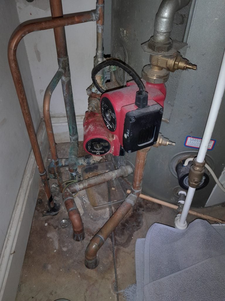 Leaking pump repair on a thermal hot water store